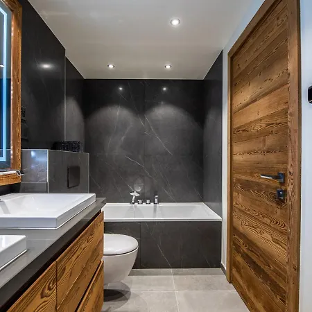 De Luxe Avec Cheminee, Jacuzzi Et Hammam, Skis Aux Pieds - Meribel - Fr-1-613-84 Les Allues